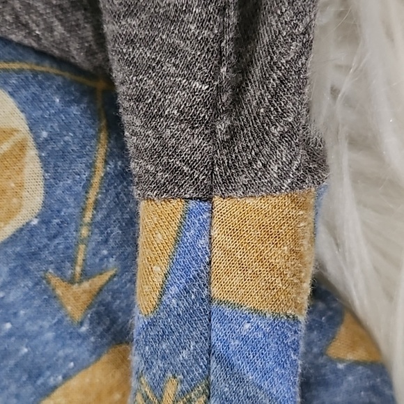 LuLaRoe Randy Gray Body with Blue and Gold Arrow 3/4 Length Sleeves Baseball Tee - Picture 9 of 14